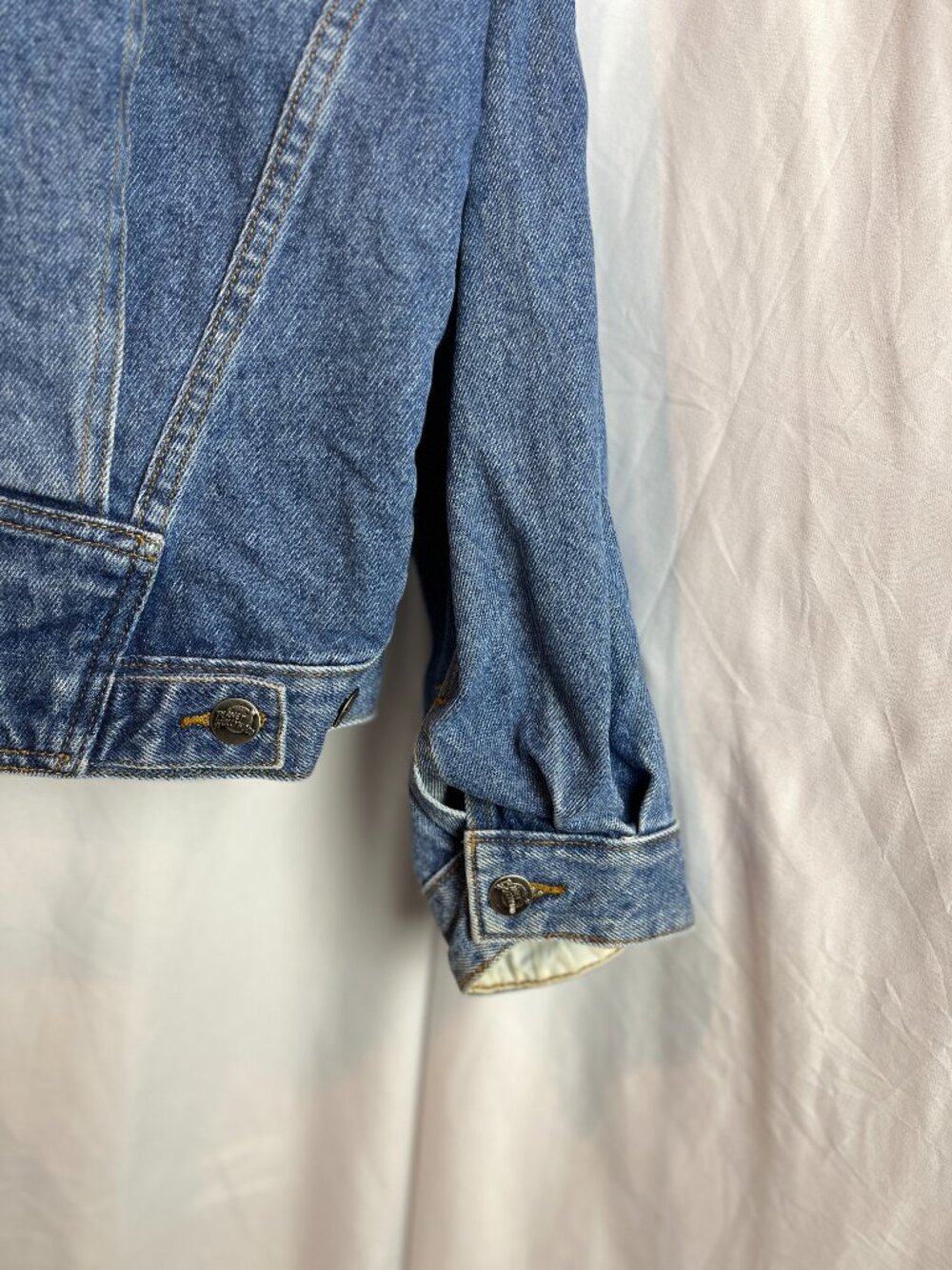 Women's Unique Planet Hollywood Trucker Jacket, Size M - Picture 10 of 10